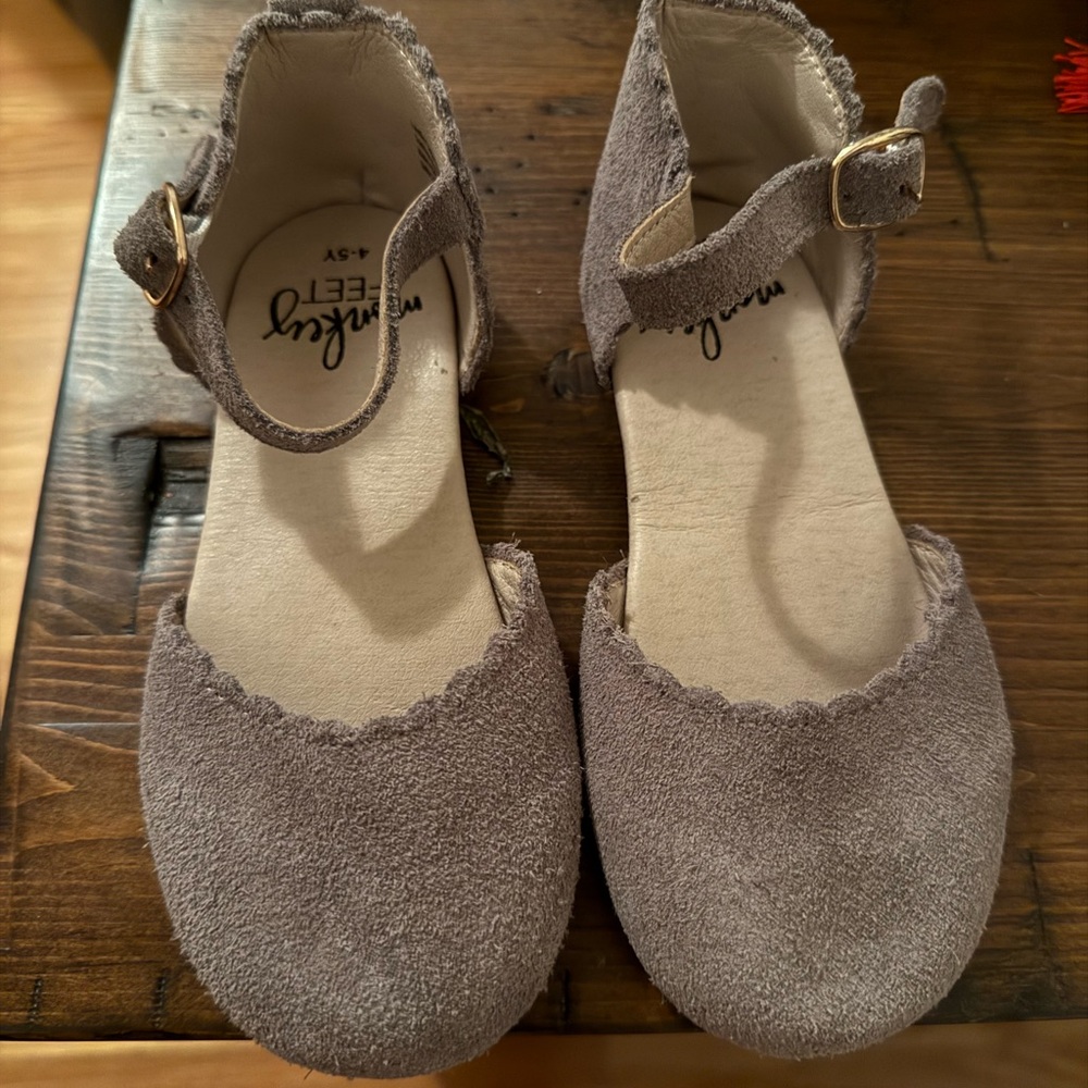 Monkey Feet Tan Dress Shoes with Classic Design